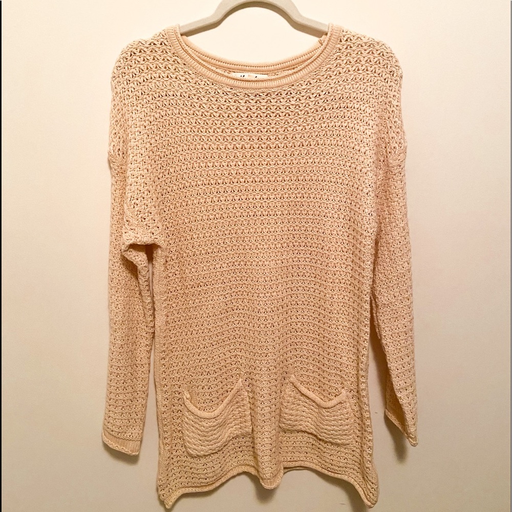 Beige sweater with pockets